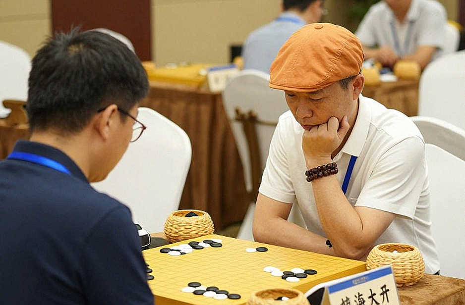 27 मिनिएचर, 10 ओपनिंग फाइलें और उलटी चलती पाइपलाइन: प्राग 2026 से ChessBase Magazine #225 का ऑडिट